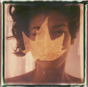 autoritratto rebecca lena polaroid sx 70